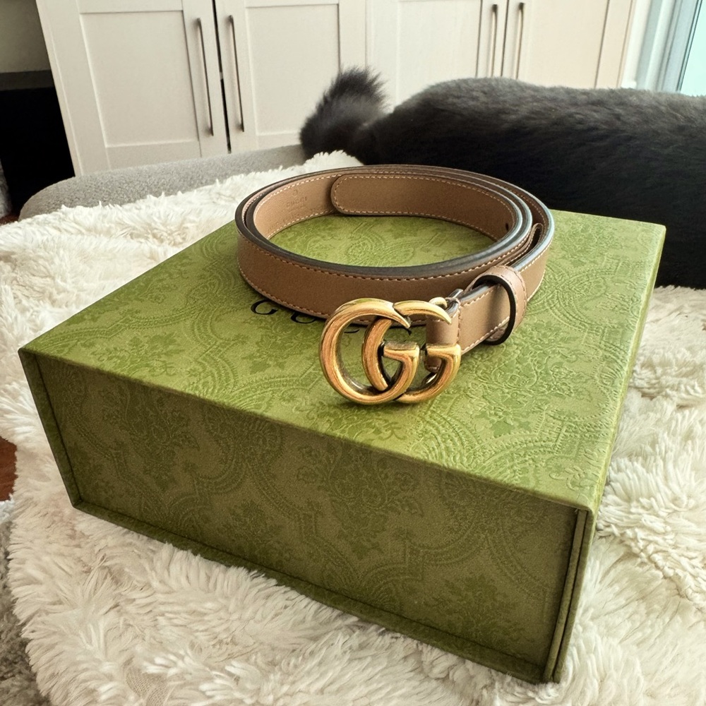 Gucci thin belt with double G buckle